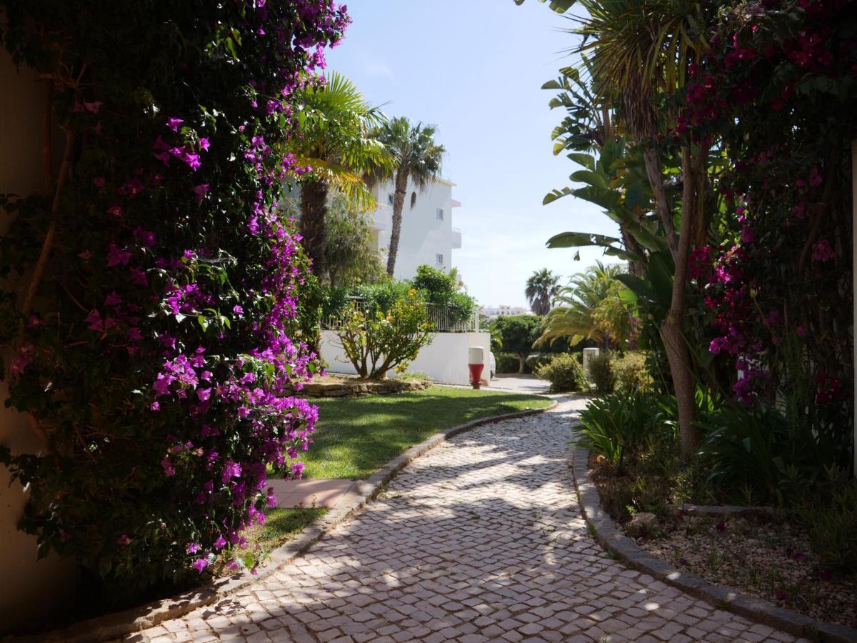 Spacious Apartment Near Porto De Mos Beach, Lagos. Exterior photo