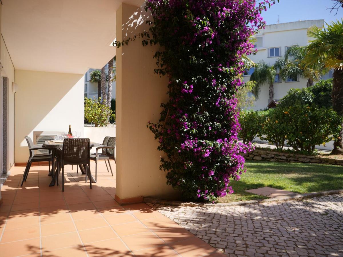 Spacious Apartment Near Porto De Mos Beach, Lagos. Exterior photo